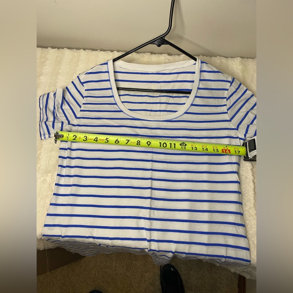 Lululemon top - Picture 4 of 4